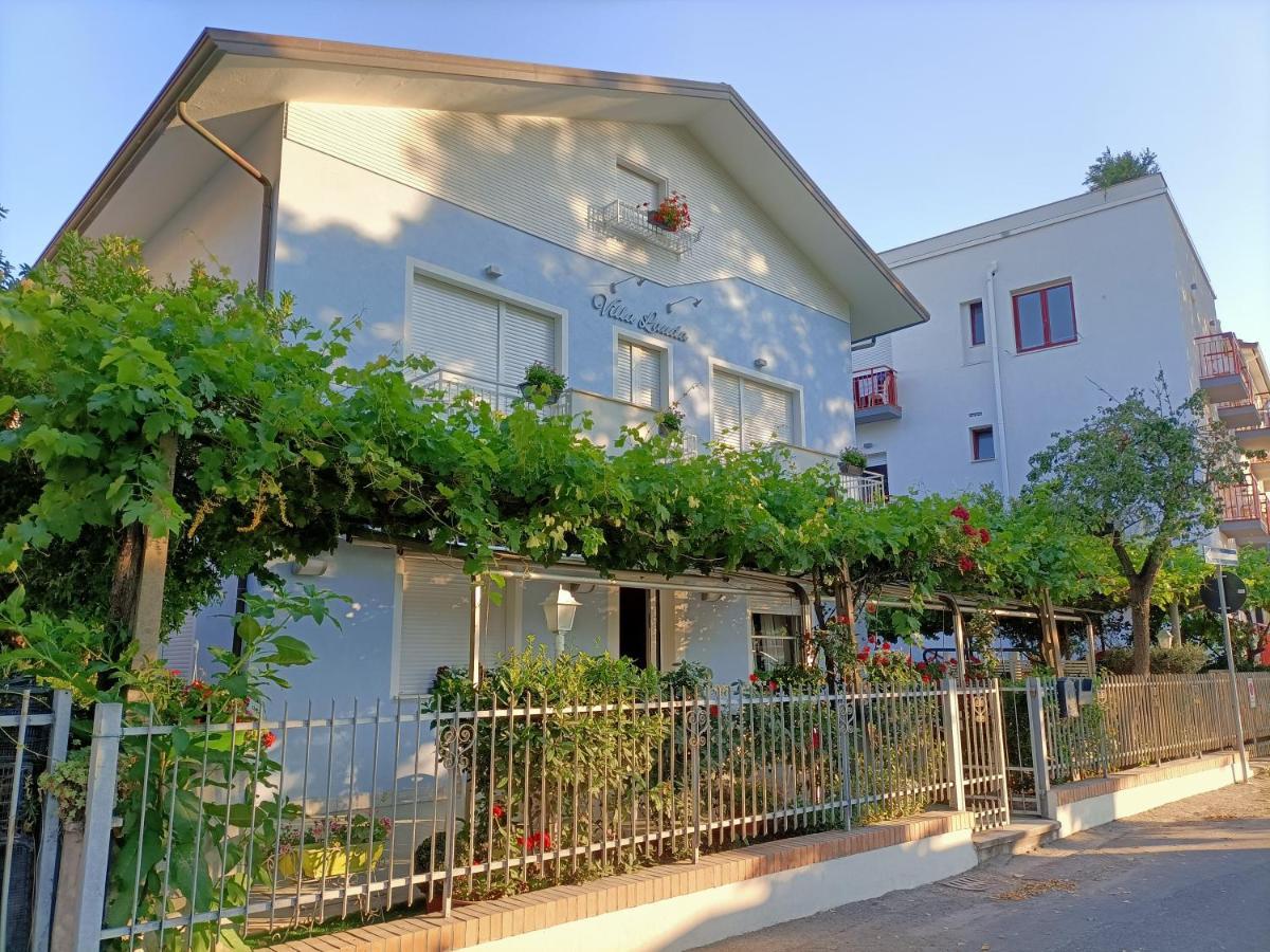 Villa Lauda B&B Rimini Exteriör bild