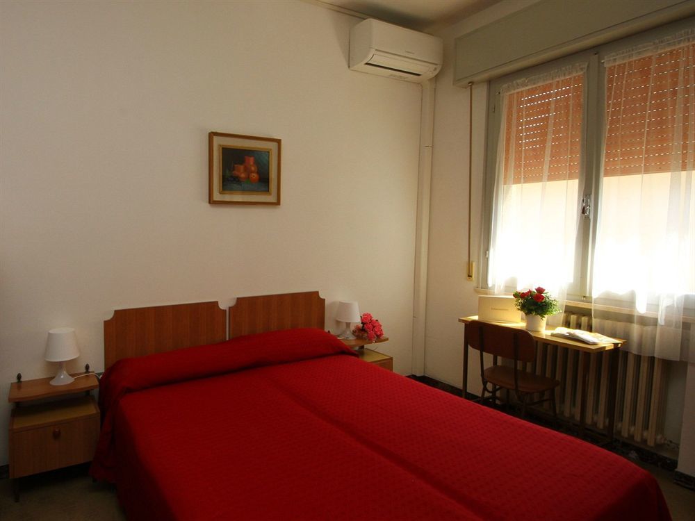 Villa Lauda B&B Rimini Exteriör bild