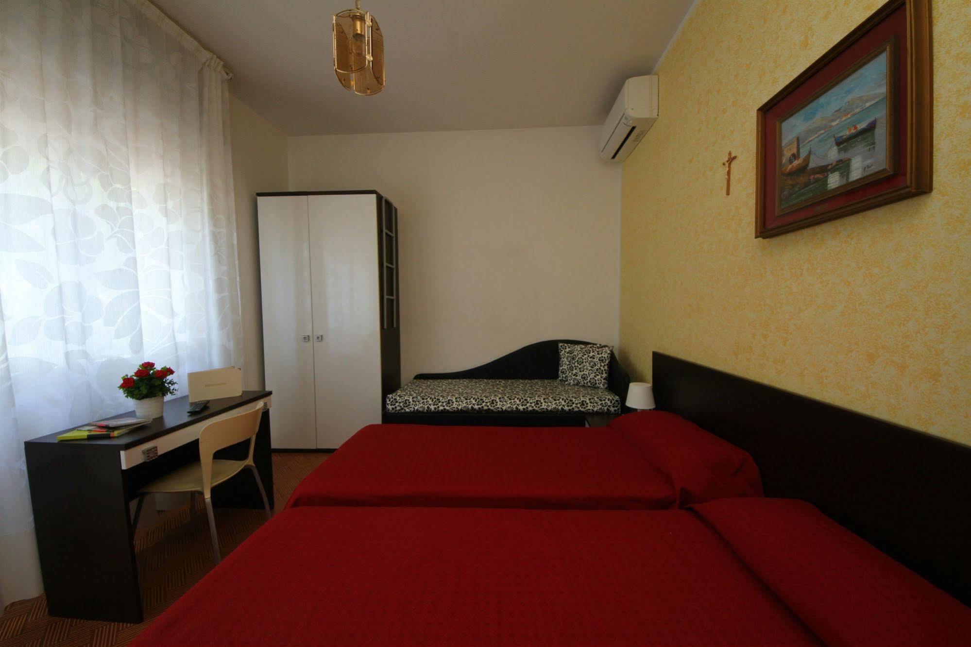 Villa Lauda B&B Rimini Exteriör bild